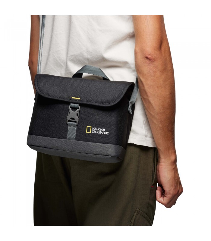 کیف شانه‌آویز نشنال جئوگرافیک مدل NG E2 2370 - اندازه مدیوم رنگ مشکی