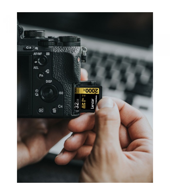 کارت حافظه ۳۲ گیگابایتی Lexar مدل Professional 2000x UHS-II SDHC