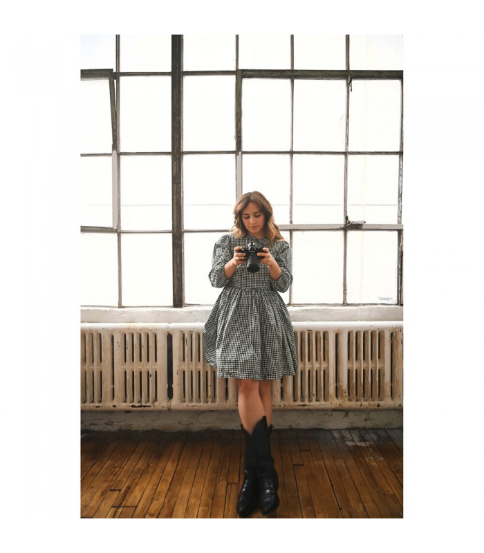 دوربین بدون آینه نیکون مدل Nikon Zf به همراه لنز ۴۰ میلی‌متری f/2 (SE)