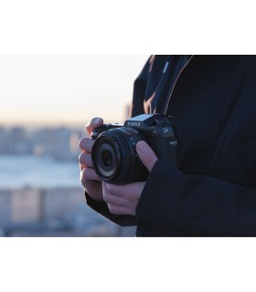 دوربین بدون‌آینه مدیوم فرمت فوجی‌فیلم مدل FUJIFILM GFX 100S II