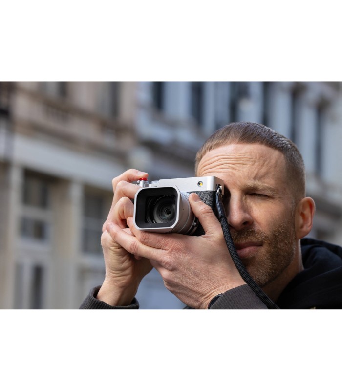 دوربین دیجیتال فوجی‌فیلم مدل FUJIFILM GFX100RF - رنگ نقره‌ای