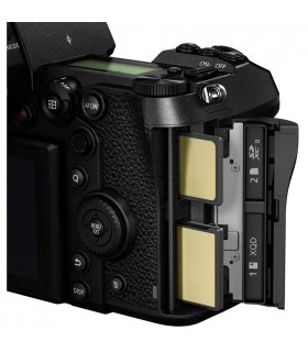 دوربین فول فریم بدون آینه پاناسونیک مدل Lumix DC-S1 همراه لنز ۱۰۵-۲۴ میلیمتر