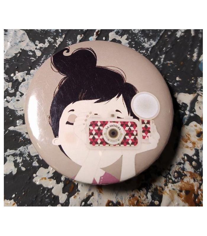 پیکسل با طرح دختر عکاس