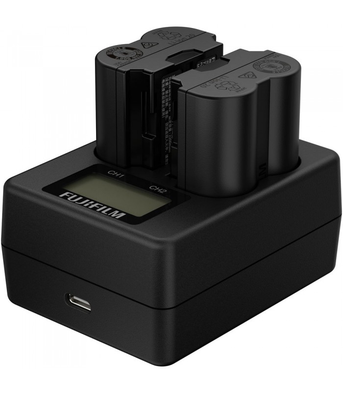 شارژر باتری فوجی‌فیلم مدل BC-W235 مناسب برای شارژ دو باتری NP-W235