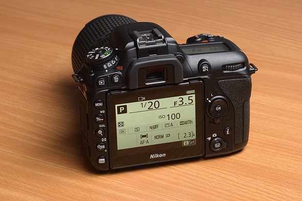 دوربین نیکون D7200