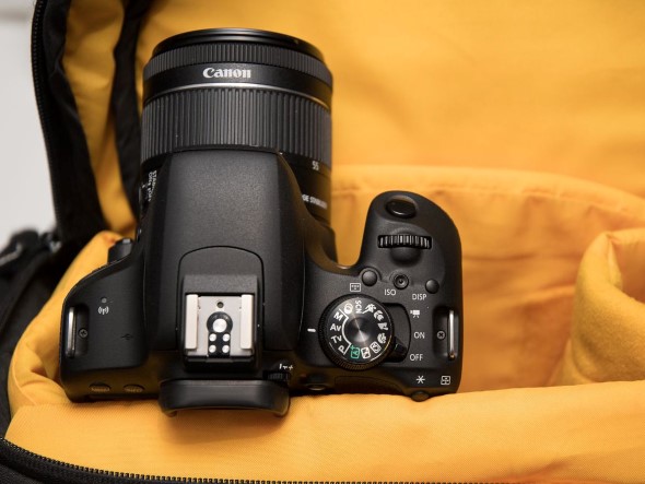 دوربین کانن به همراه لنز