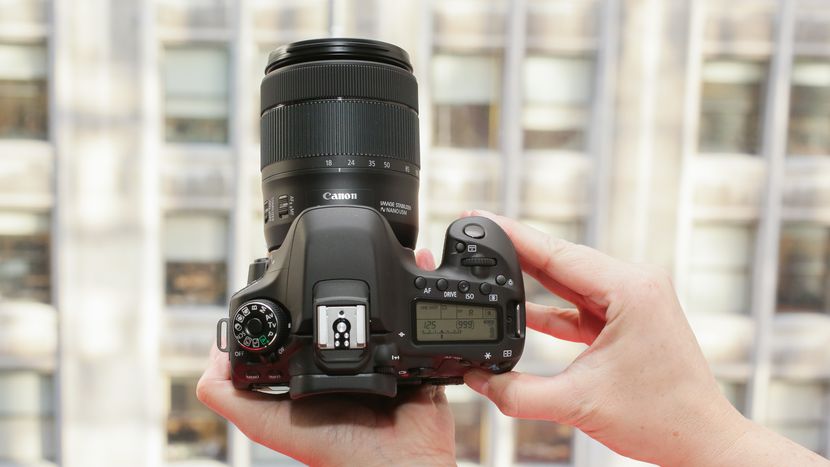 دوربین Nikon D7200 از نمای بالا