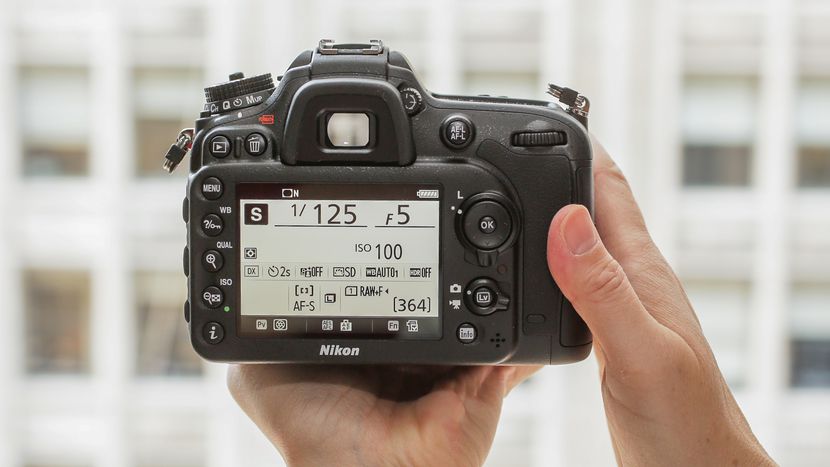 دوربین Nikon D7200 از نمای پشت