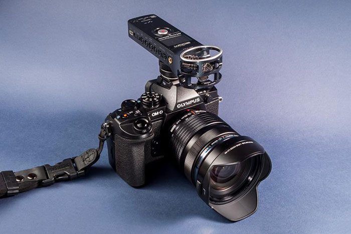 رکوردر Zoom H1 روی دوربین