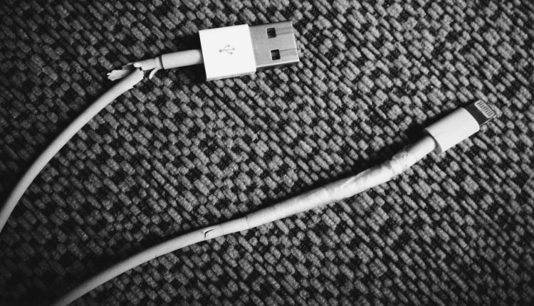 محافظت از کابل شارژر