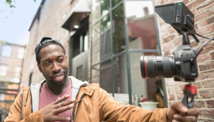 بهترین دوربین ها برای تولید محتوا و ولاگ در سال ۲۰۲۴