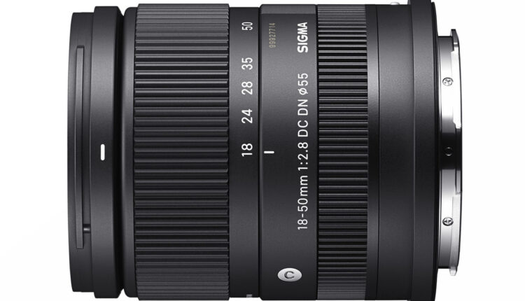 لنز زوم Sigma 18-55mm f/2.8 DC DN