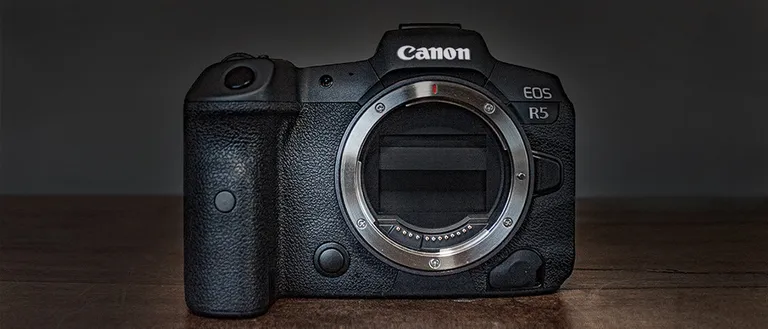 دوربین EOS R5