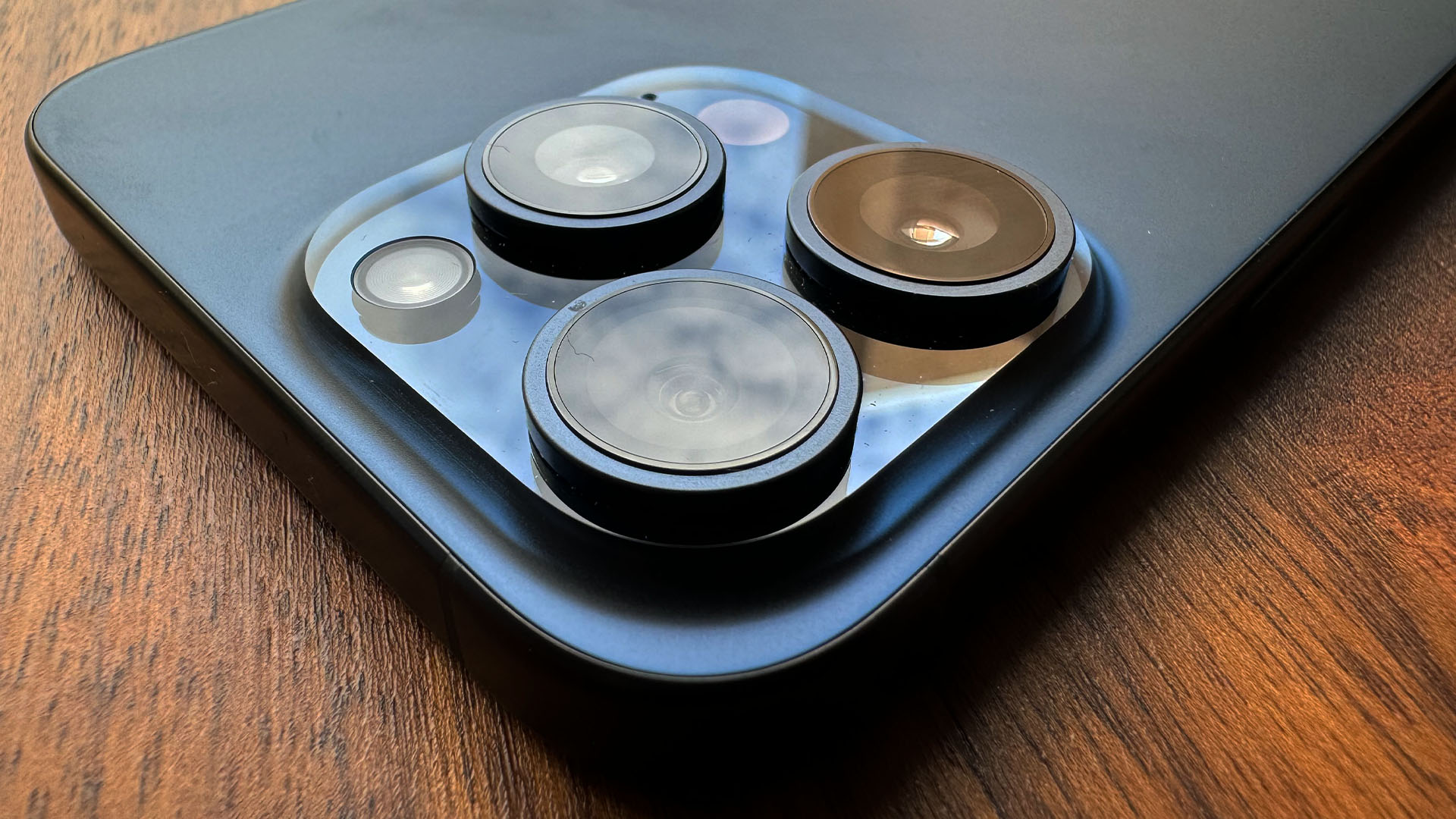 دوربین آیفون ۱۵ پرو مکس