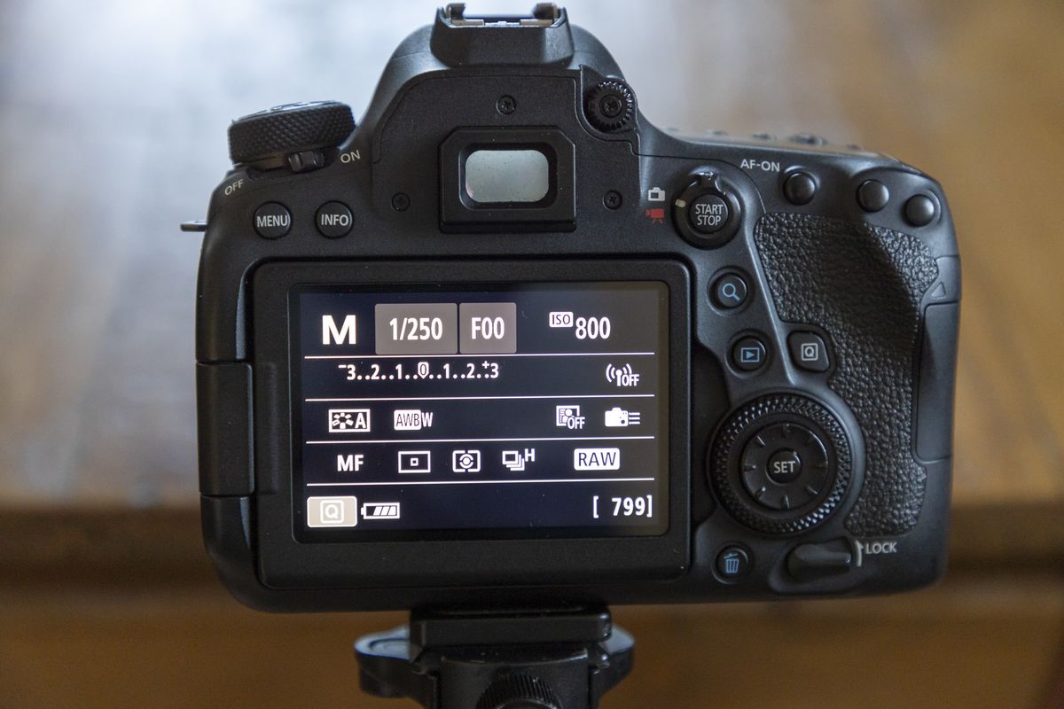 قرار دادن دوربین بر روی حالت تنظیمات دستی در هنگام استفاده از حلقه معکوس