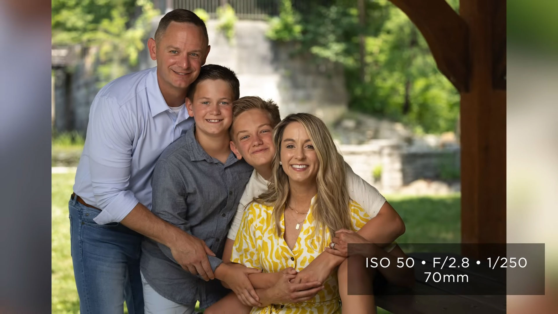 عکاسی خانوادگی در فضای باز با نور مناسب