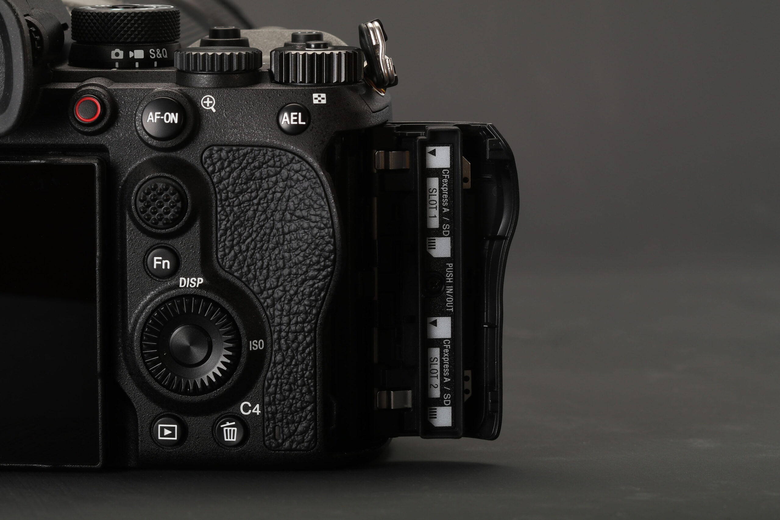 پورت ها در بدنه دوربین Sony Alpha 1 II