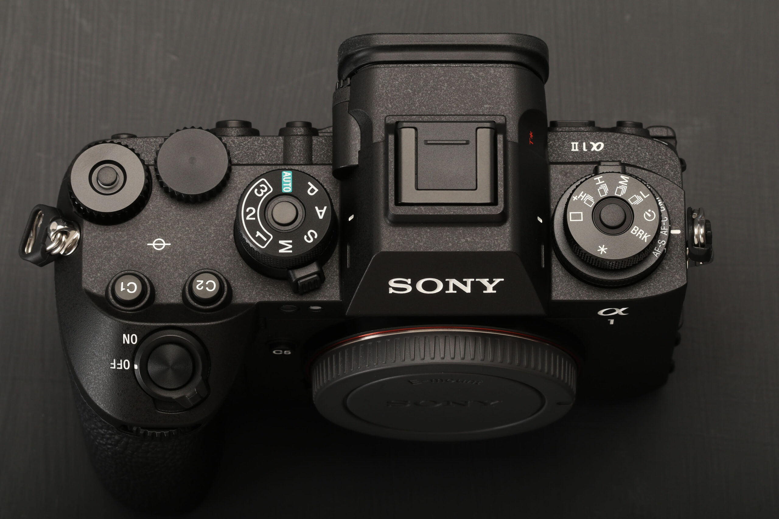 بدنه دوربین Sony Alpha 1 II از بالا 