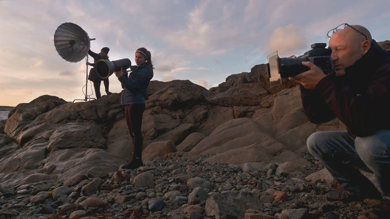 کسب درآمد از عکاسی فعالیت به‌ عنوان دستیار عکاس