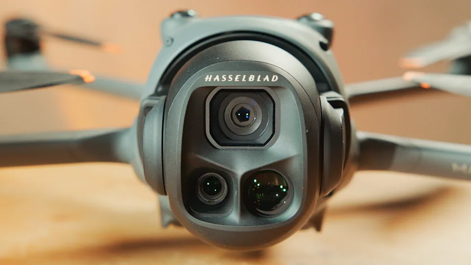 سیستم دوربین جدید به‌ کار رفته در پهپاد DJI Mavic 4 Pro بهترین کیفیت ویدئویی را ارائه می‌دهد که تاکنون در پهپادهای مصرفی دیده‌ایم.