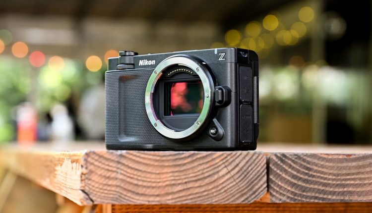 دوربین نیکون ZR