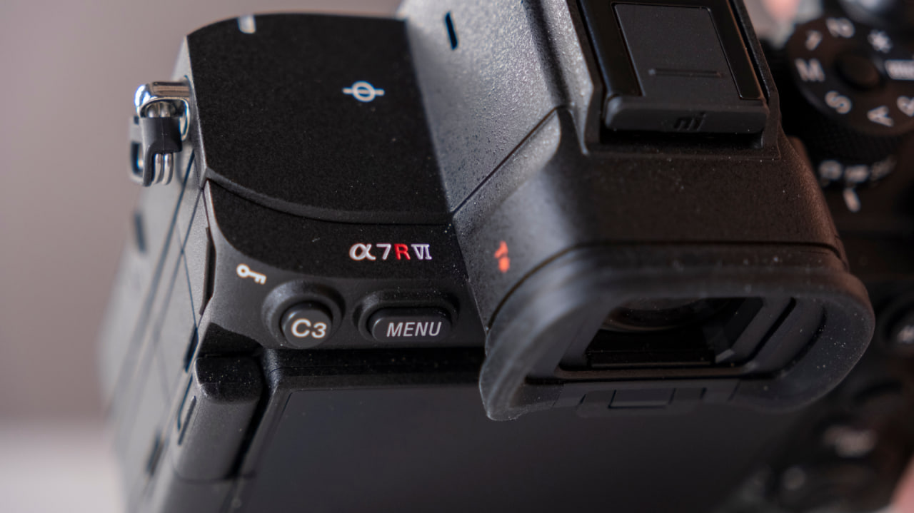 بررسی Sony a7R VI؛ فول‌فریم ۶۶.۸ مگاپیکسلی جدید سونی